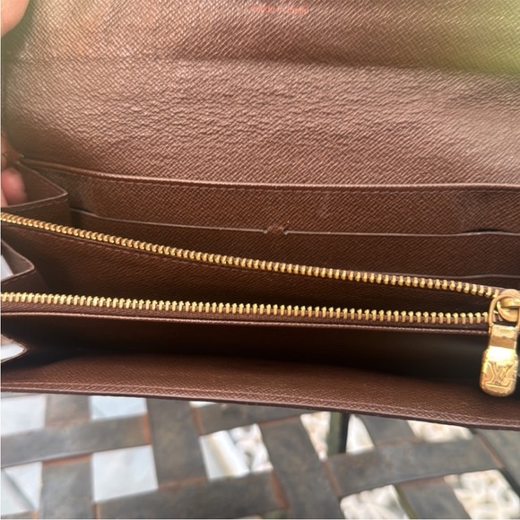 Louis Vuitton Checkered Wallet with Button Closure - Picture 9 of 12